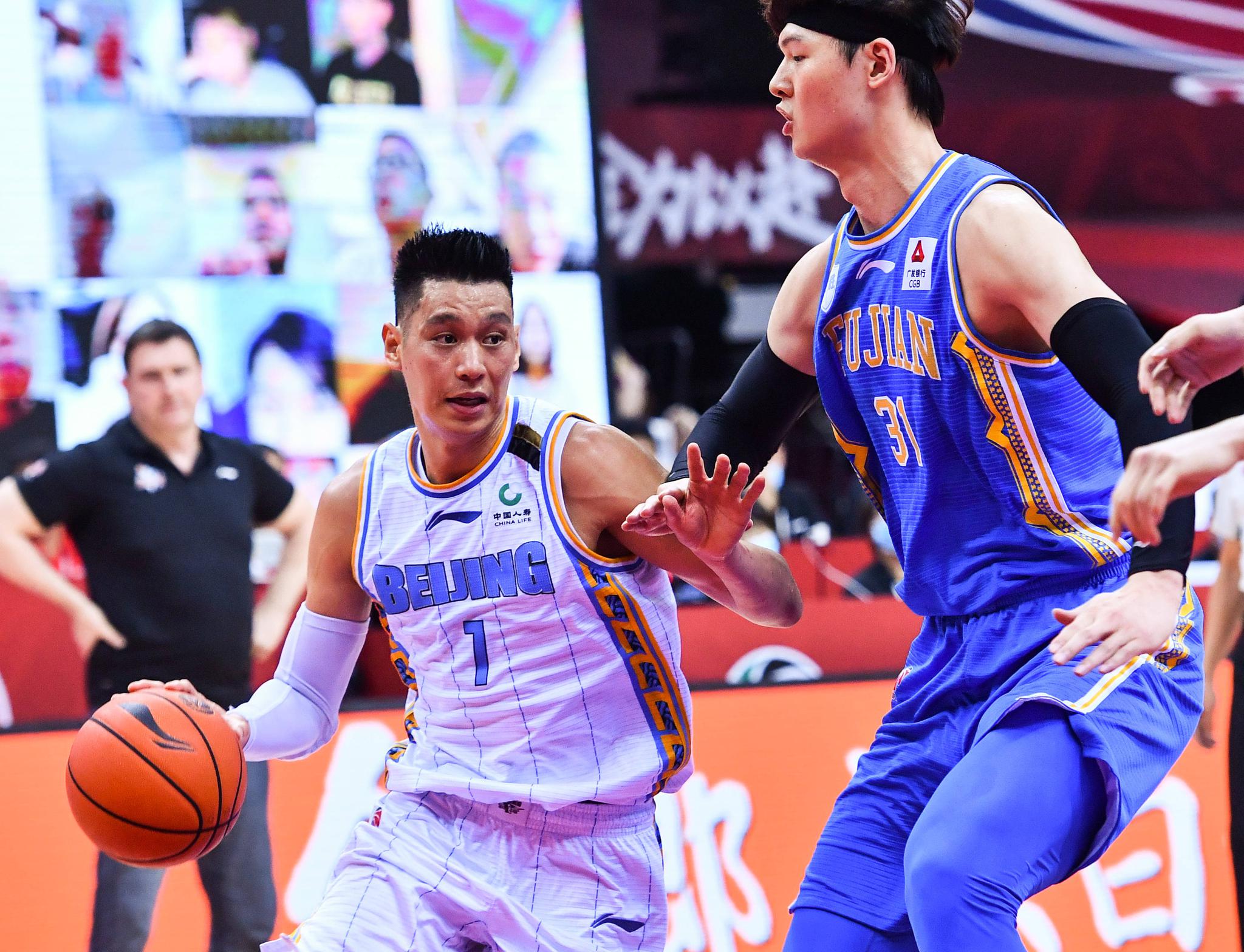 包含CBA季后赛倒计时；巴塞罗那加时末段篮板制胜；细节引发关注；管理层满意；赛季目标并未改变的词条